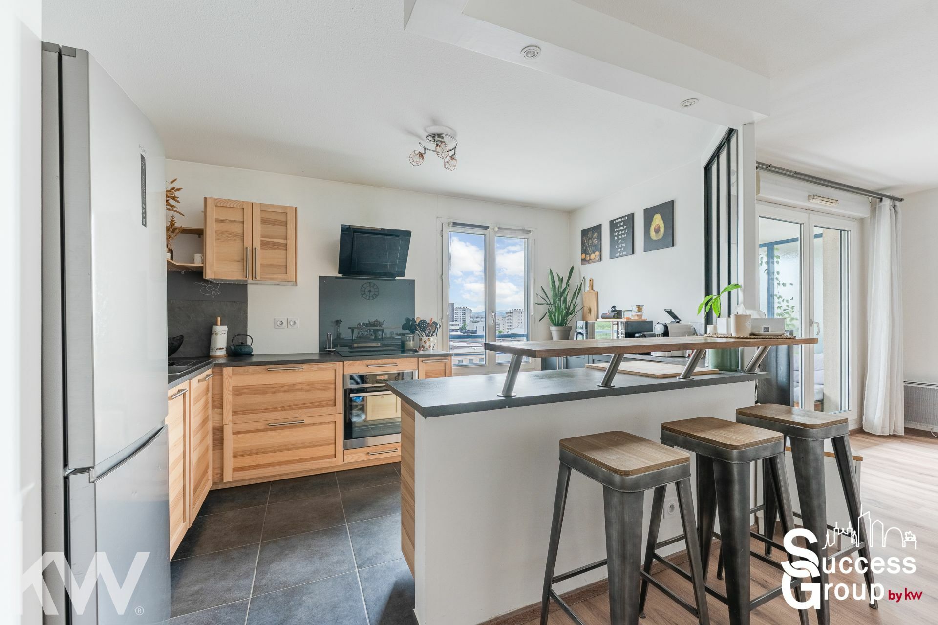LYON 08 – Appartement 3 pièces de 69 m² avec balcon et garage