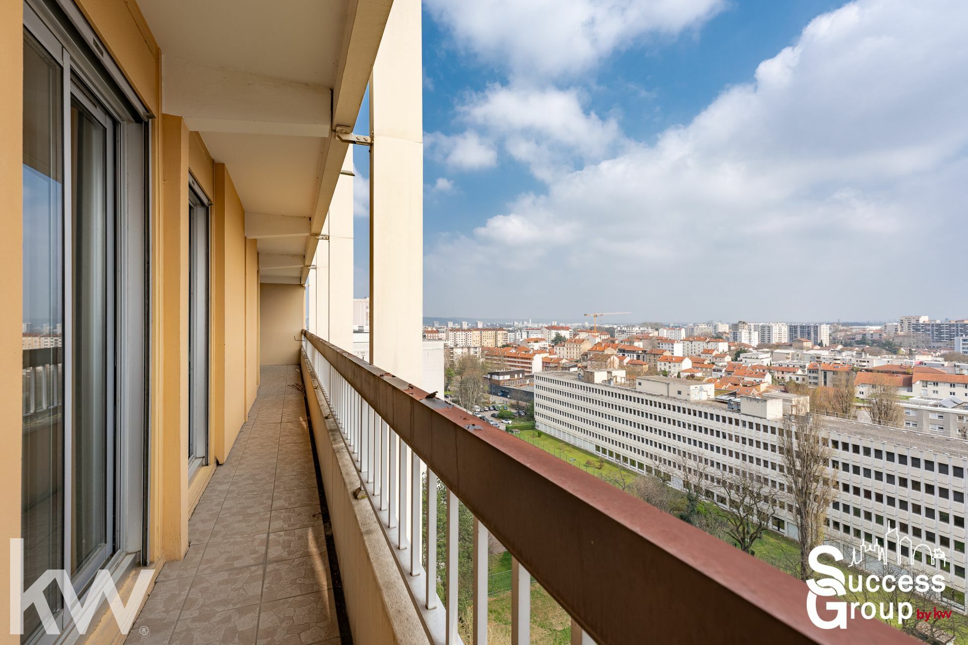 VILLEURBANNE – Appartement T4 de 85 m² avec balcon, cave et stationnement