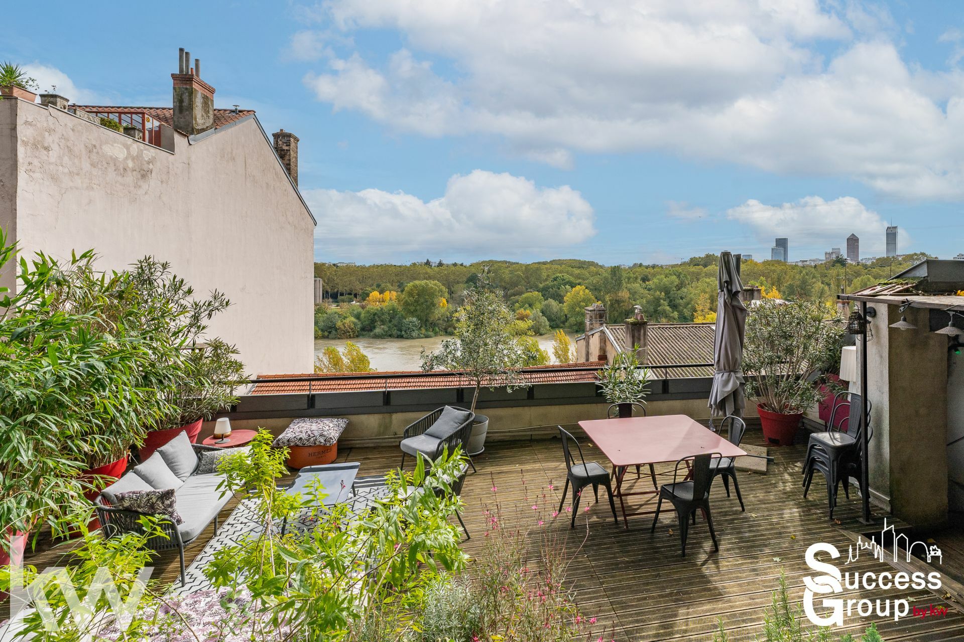 CALUIRE ET CUIRE – appartement T5 de 146 m² avec terrasse et jardin