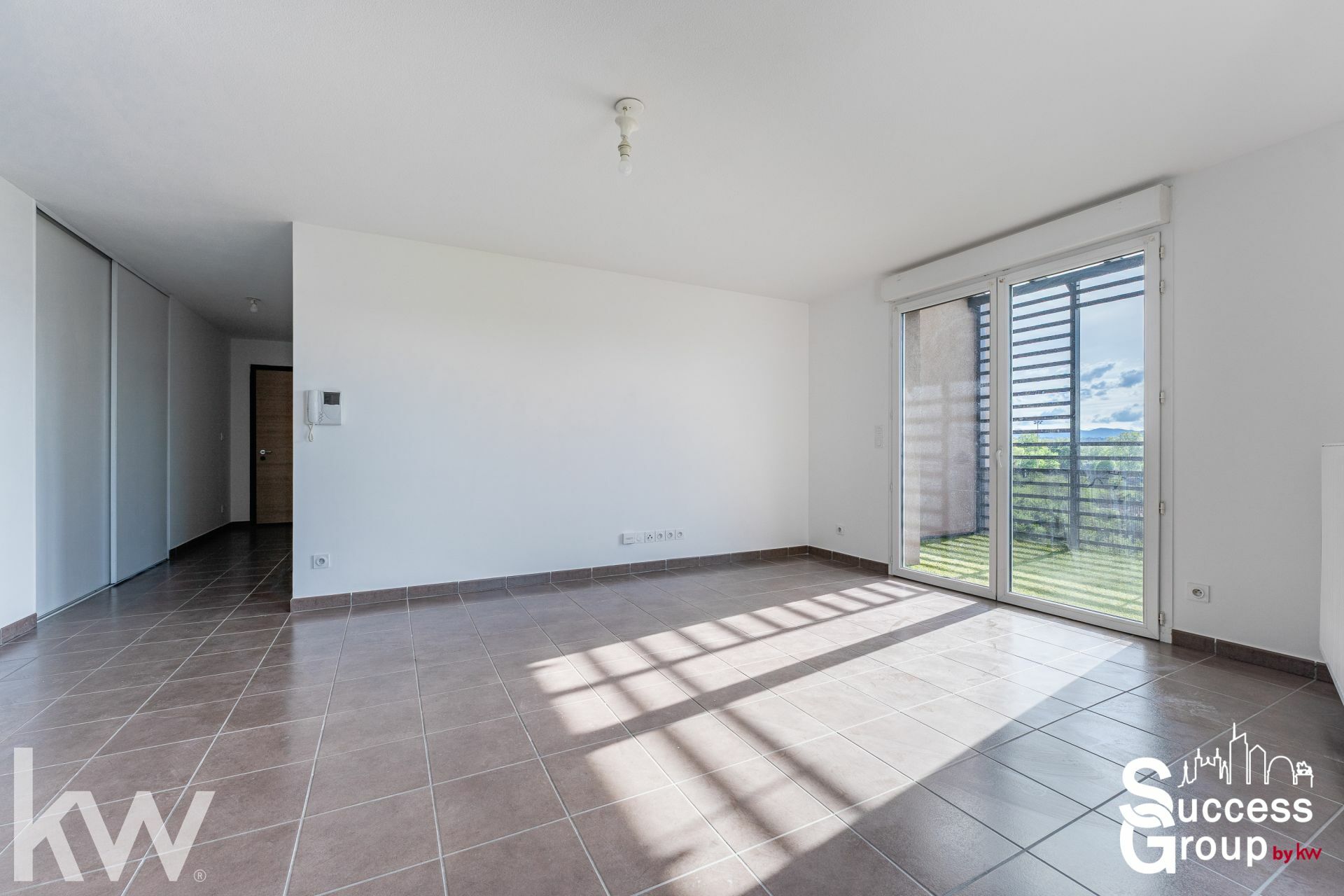 VÉNISSIEUX – Appartement 4 pièces de 84 m² avec terrasse et garage