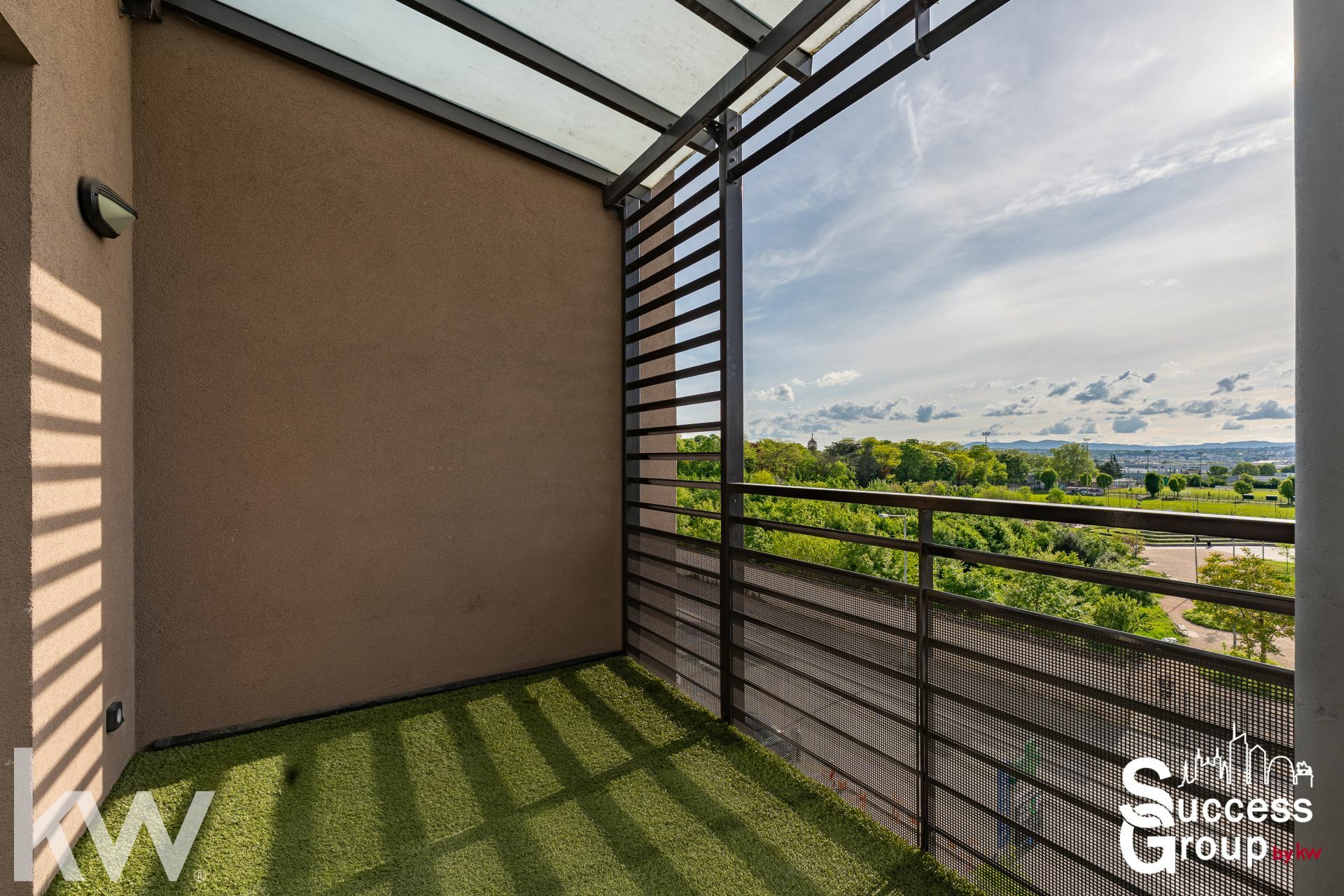 VÉNISSIEUX – Appartement 4 pièces de 84 m² avec terrasse et garage