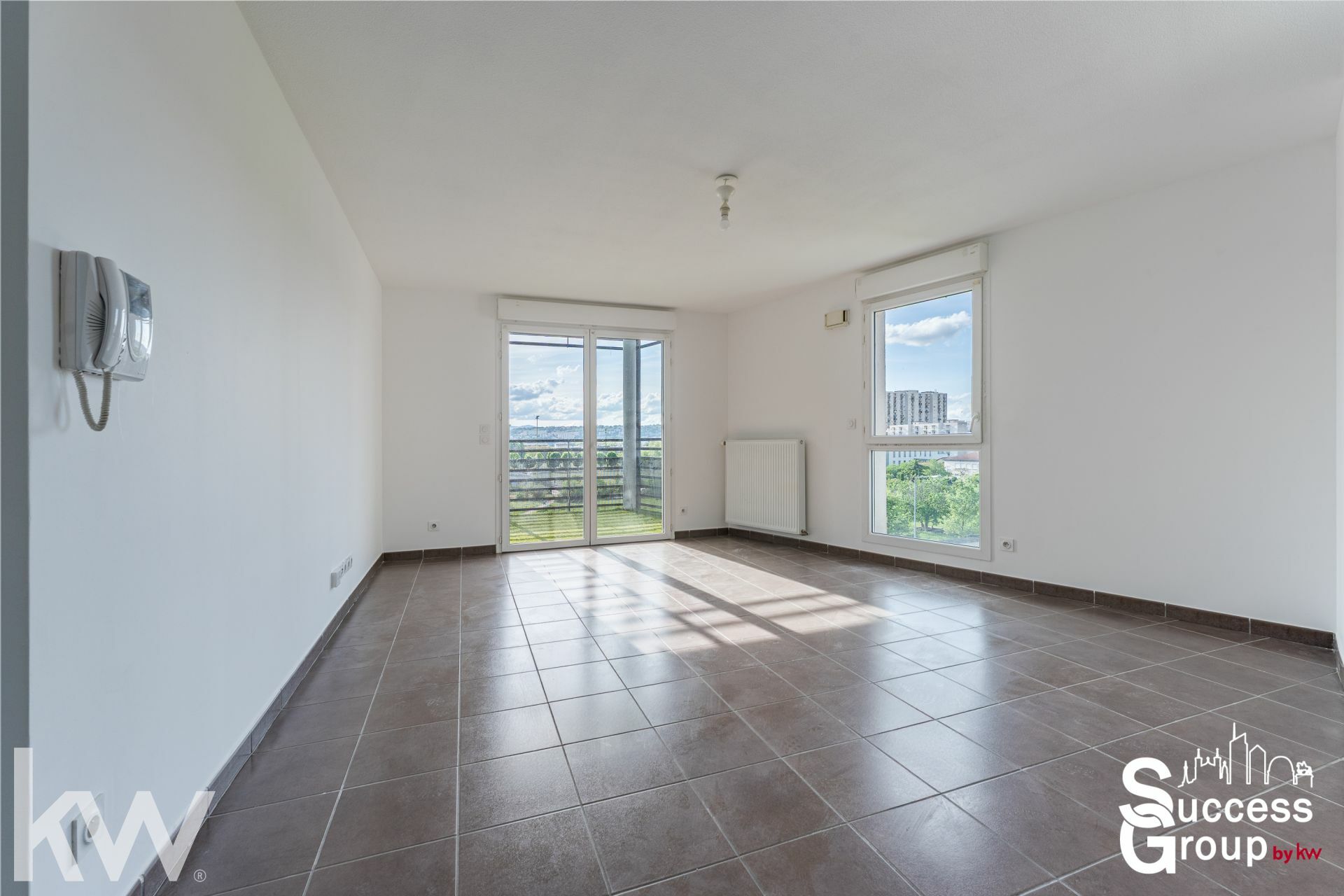 VÉNISSIEUX – Appartement 4 pièces de 84 m² avec terrasse et garage