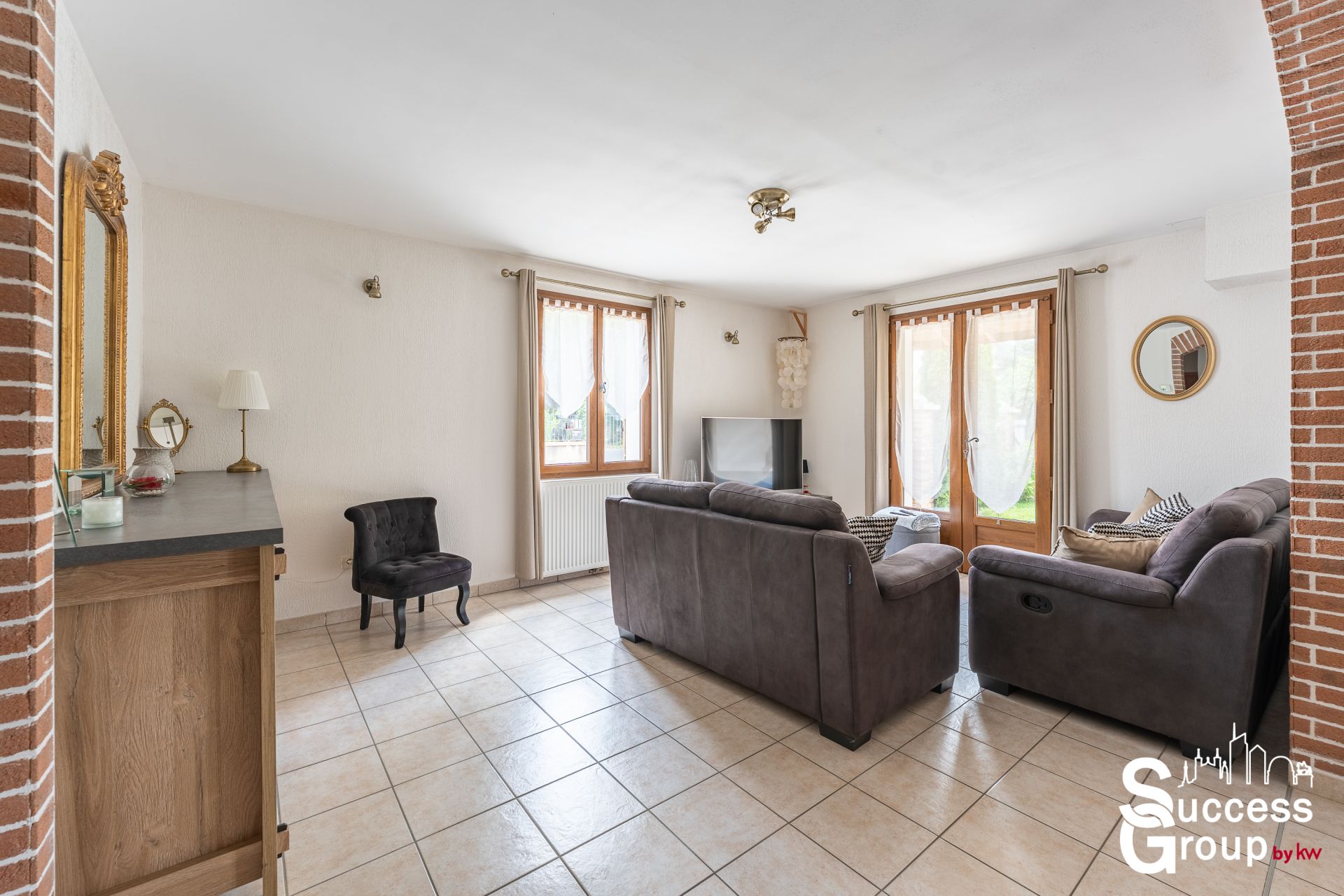 VILLARS LES DOMBES – Immeuble composé de 5 appartements