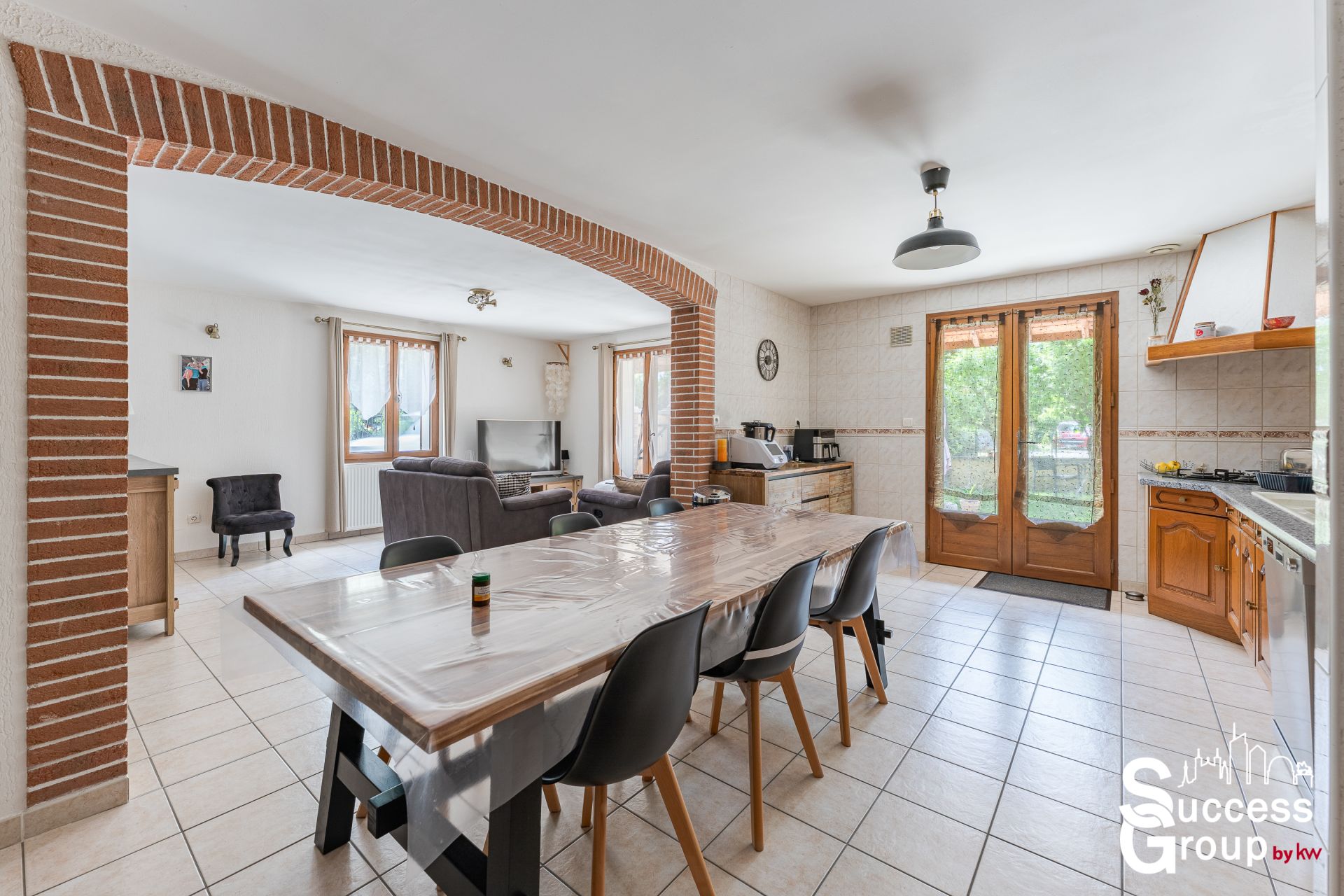 VILLARS LES DOMBES – Immeuble composé de 5 appartements